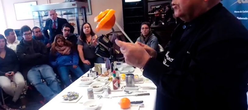 Como pelar y gajear una naranja como un profesional